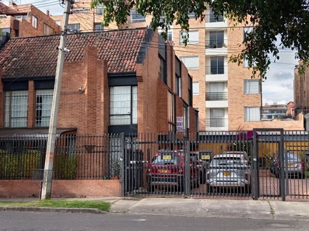 Casa de 4 alcobas en venta en Belmira, Bogotá, 263 m² · foto 2 de 12