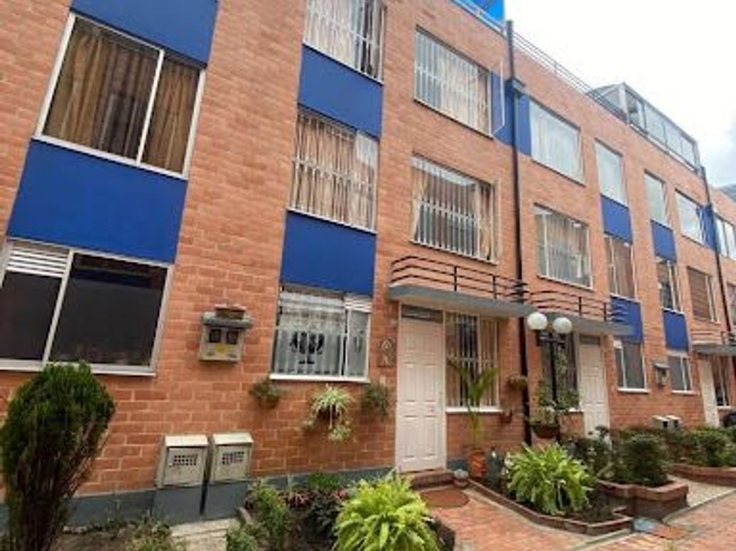 Casa de 3 alcobas en venta en Urbanización Castilla Real, Bogotá, 86 m² · foto 3 de 20