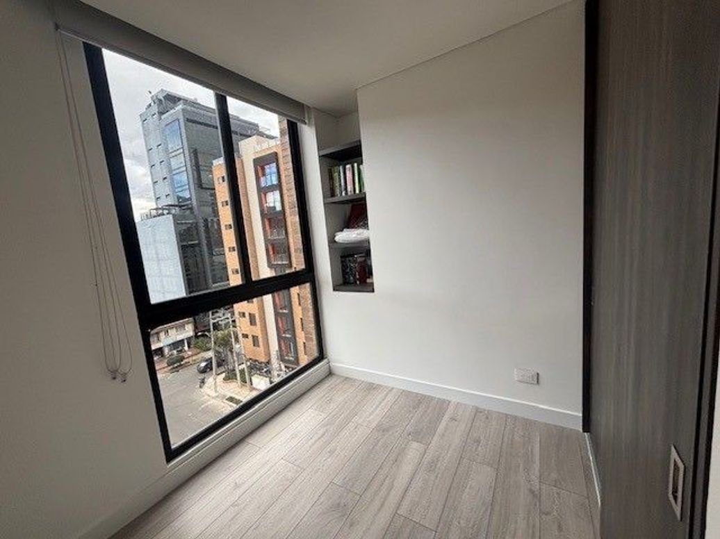 Apartamento de 2 alcobas en venta en Santa Barbara Oriental, Bogotá, 65 m² · foto 2 de 20