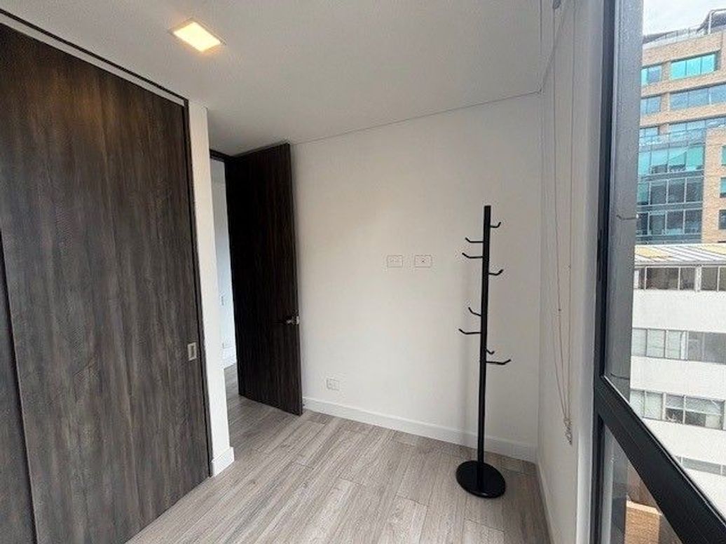Apartamento de 2 alcobas en venta en Santa Barbara Oriental, Bogotá, 65 m² · foto 3 de 20