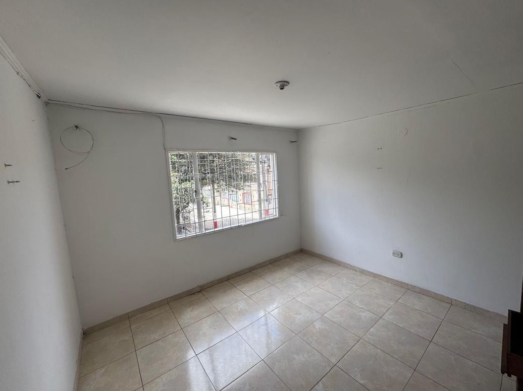 Casa en venta en Bellavista Occidental, Bogotá · foto 2 de 16