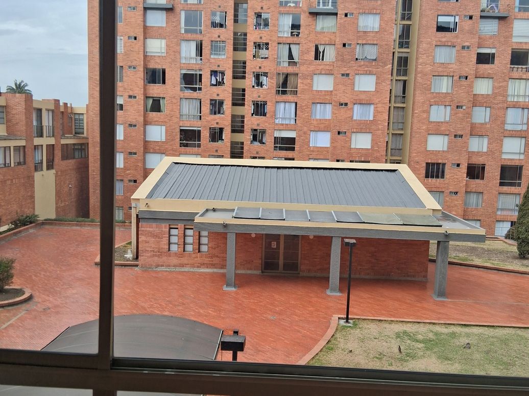 Apartamento de 3 alcobas en venta en Ciudad Salitre Occidental, Bogotá, 77 m² · foto 2 de 20