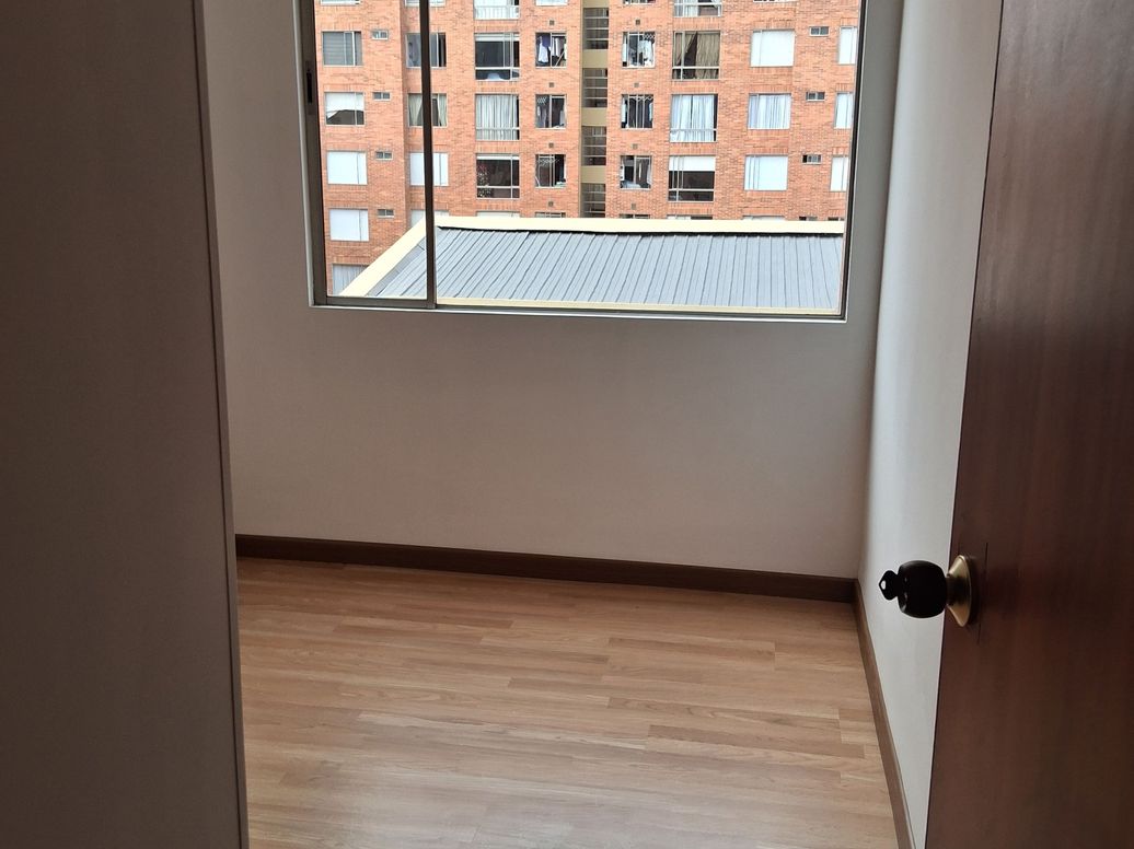 Apartamento de 3 alcobas en venta en Ciudad Salitre Occidental, Bogotá, 77 m² · foto 9 de 20