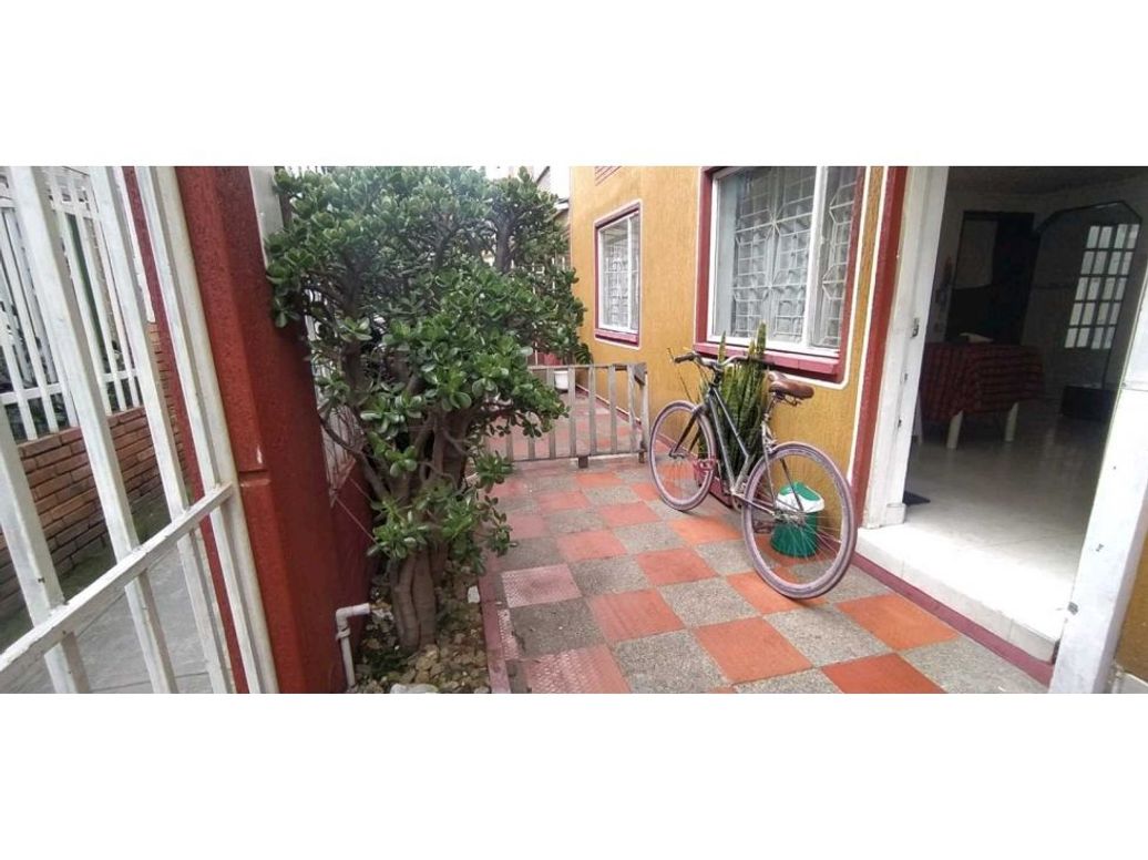 Casa de 8 alcobas en venta en Muzu, Bogotá, 87 m² · foto 2 de 20