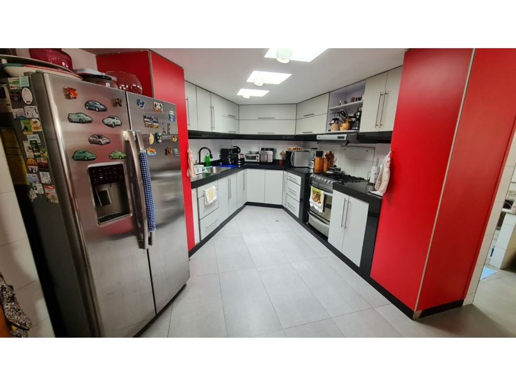 Apartamento de 3 alcobas en venta en San Patricio, Bogotá, 240 m² · foto 17 de 20