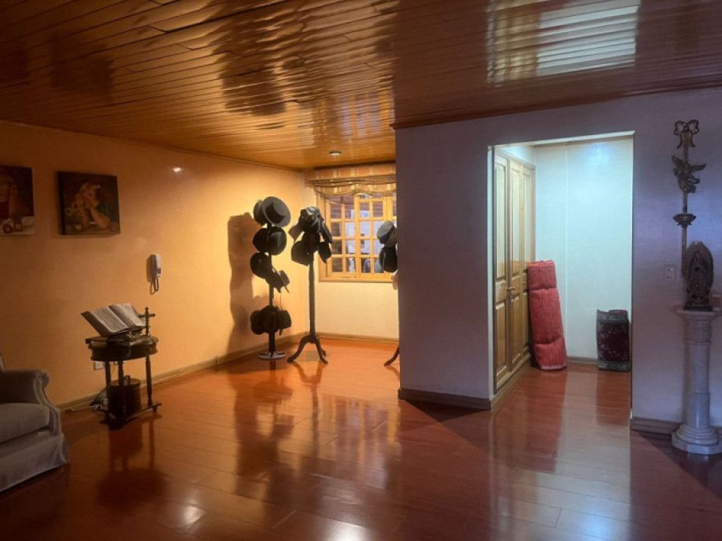 Apartamento de 4 alcobas en venta en Santa Barbara Occidental, Bogotá, 344 m² · foto 3 de 20