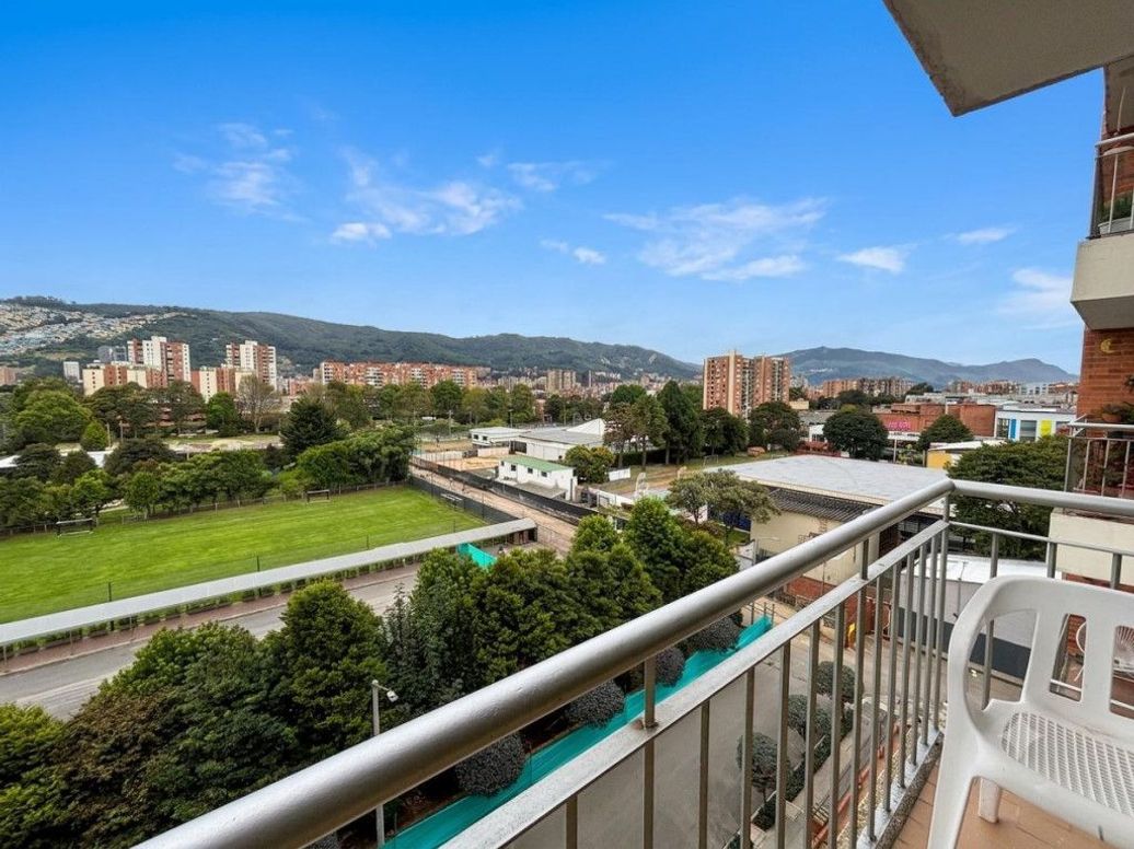 Apartamento de 3 alcobas en venta en Rincon Del Cedro, Bogotá, 98 m² · foto 2 de 17