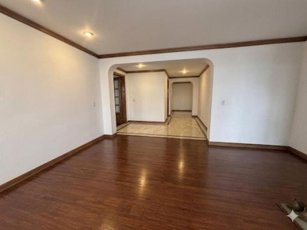 Apartamento de 3 alcobas en venta en Santa Barbara Central, Bogotá, 162 m² · foto 2 de 17