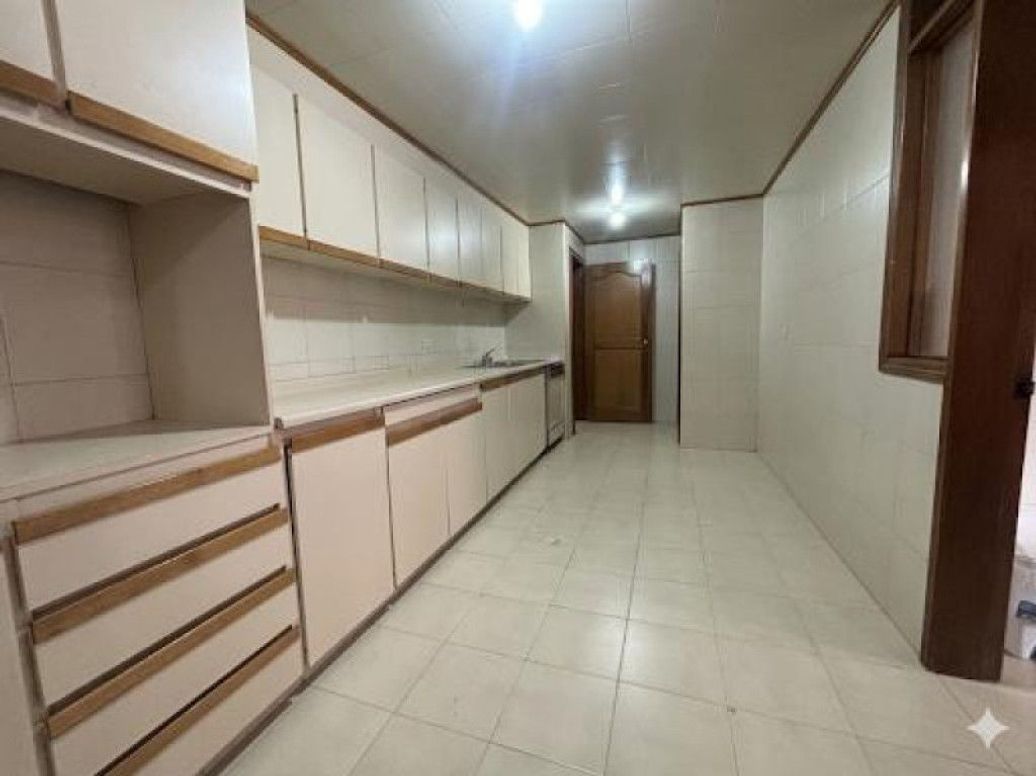 Apartamento de 3 alcobas en venta en Santa Barbara Central, Bogotá, 162 m² · foto 6 de 17