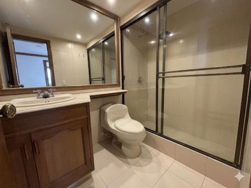 Apartamento de 3 alcobas en venta en Santa Barbara Central, Bogotá, 162 m² · foto 14 de 17
