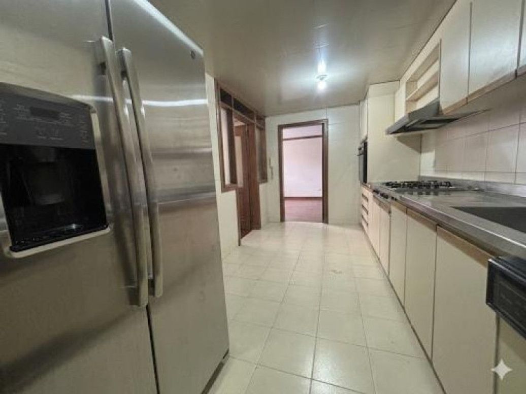 Apartamento de 3 alcobas en venta en Santa Barbara Central, Bogotá, 162 m² · foto 7 de 17