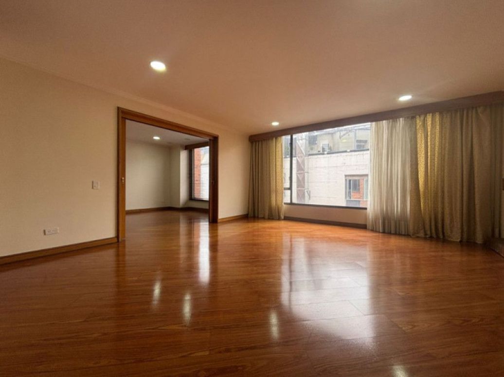 Apartamento de 2 alcobas en venta en Chicó Norte, Bogotá, 196 m² · foto 3 de 20