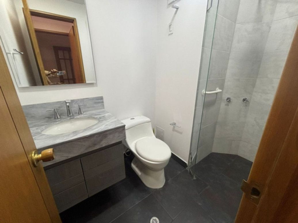 Apartamento de 2 alcobas en venta en Chicó Norte, Bogotá, 196 m² · foto 12 de 20