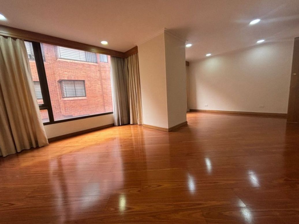 Apartamento de 2 alcobas en venta en Chicó Norte, Bogotá, 196 m² · foto 2 de 20