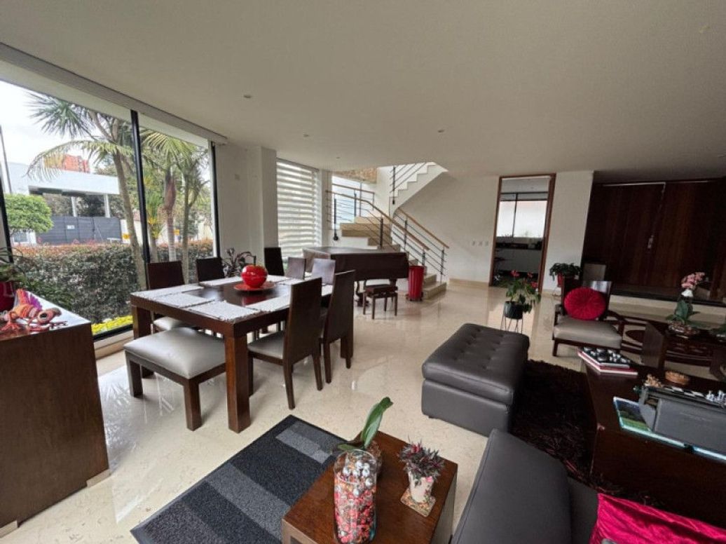 Casa de 4 alcobas en venta en Niza Suba, Bogotá, 380 m² · foto 2 de 20