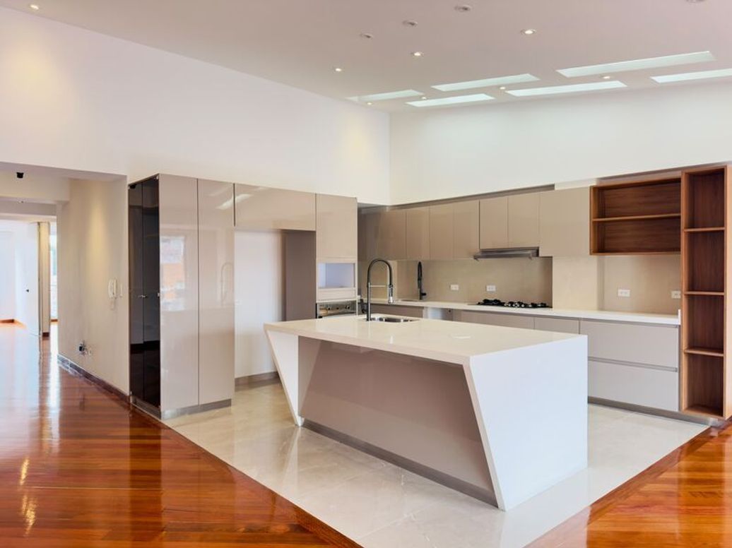 Apartamento de 4 alcobas en venta en Puente Largo, Bogotá, 136 m² · foto 2 de 12