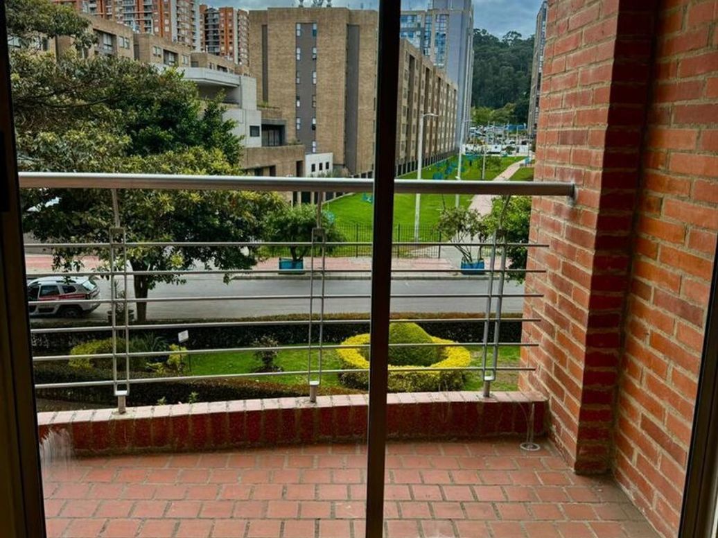 Apartamento de 3 alcobas en venta en El Plan, Bogotá, 89 m² · foto 2 de 7
