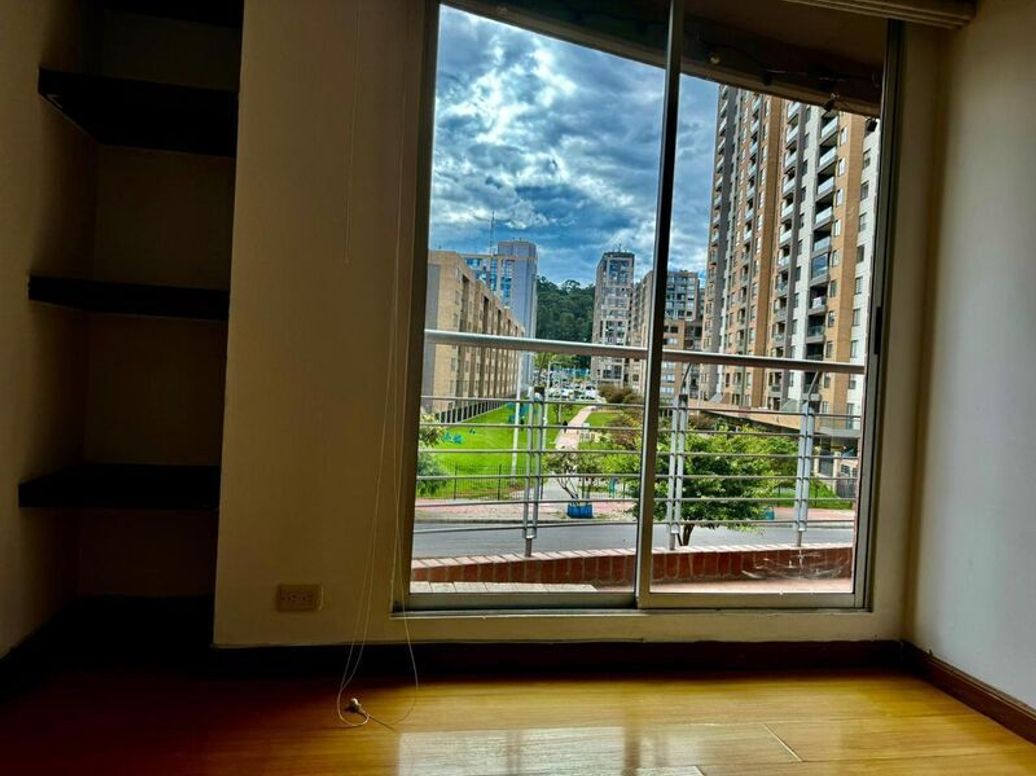 Apartamento de 3 alcobas en venta en El Plan, Bogotá, 89 m² · foto 3 de 7