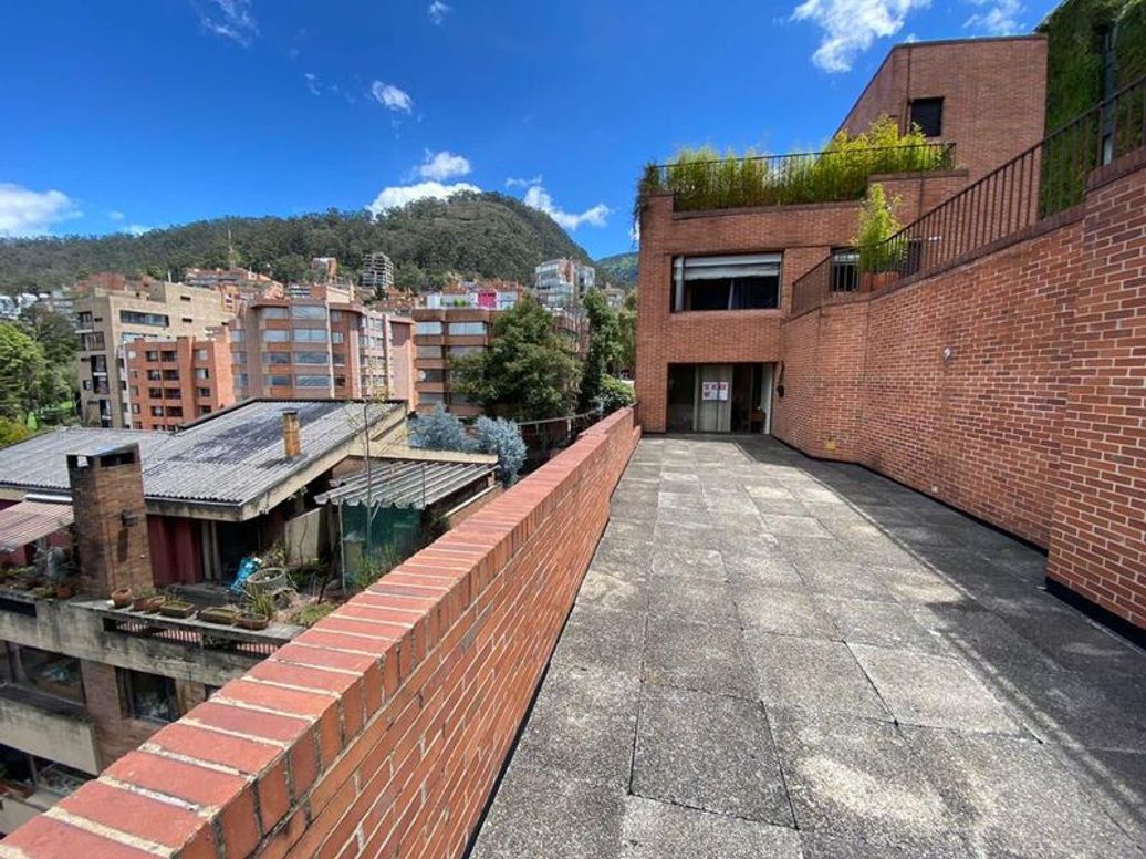 Apartamento de 3 alcobas en venta en Los Rosales, Bogotá, 246 m² · foto 16 de 17