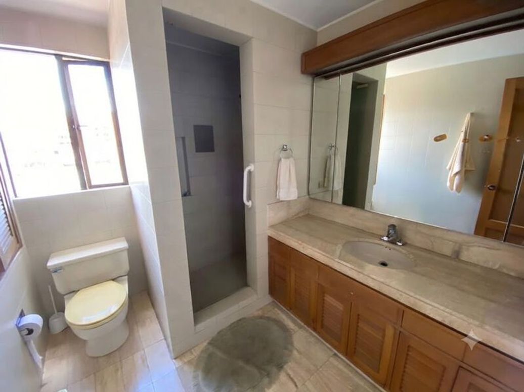 Apartamento de 3 alcobas en venta en Los Rosales, Bogotá, 246 m² · foto 11 de 17