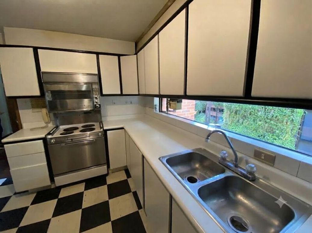 Apartamento de 3 alcobas en venta en Los Rosales, Bogotá, 246 m² · foto 8 de 17