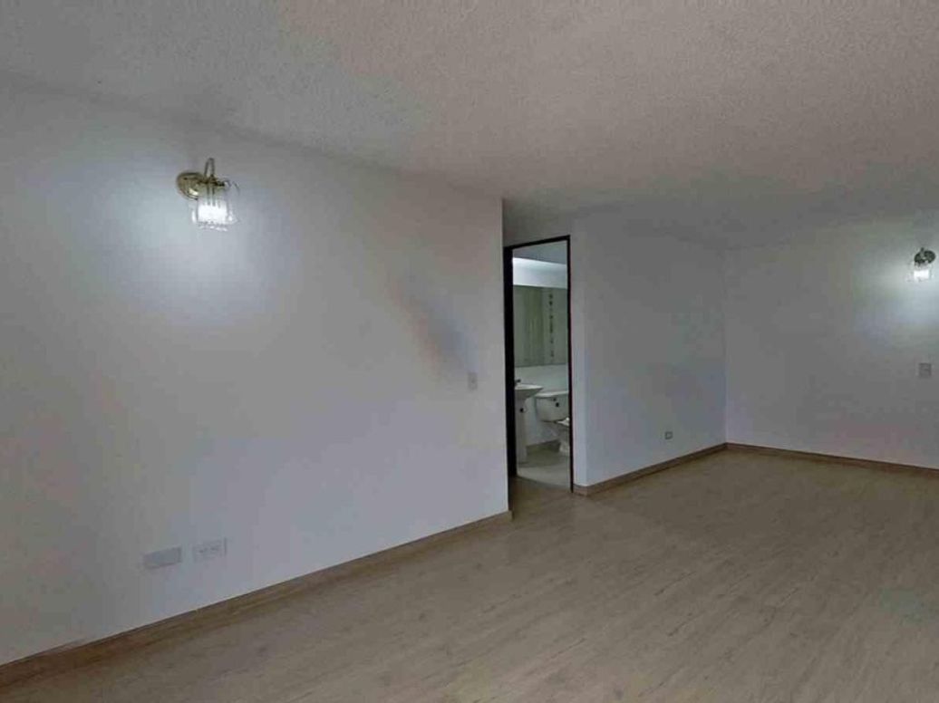 Apartamento de 3 alcobas en venta en Hayuelos, Bogotá, 55 m² · foto 9 de 19