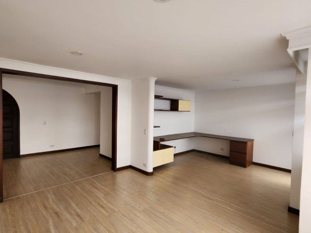 Apartamento de 3 alcobas en venta en Chico Norte Et. Iii, Bogotá, 295 m² · foto 2 de 20