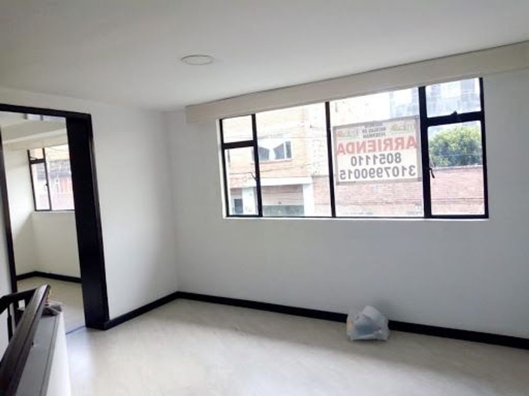 Casa de 5 alcobas en venta en Rionegro, Bogotá, 240 m² · foto 2 de 14