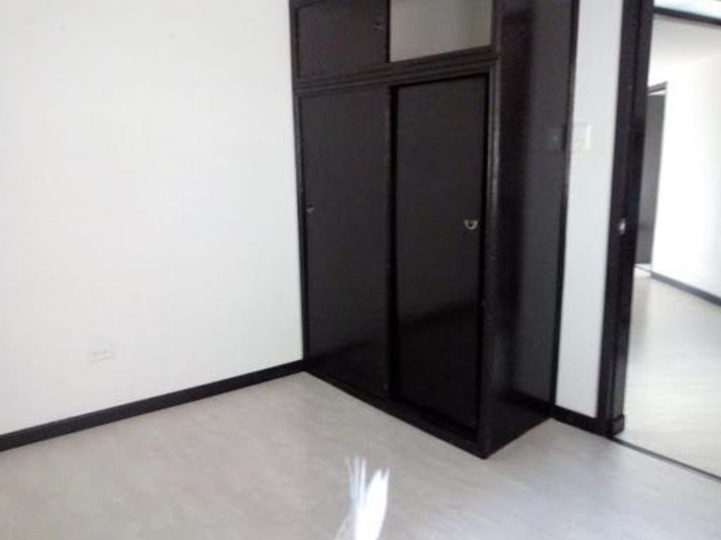 Casa de 5 alcobas en venta en Rionegro, Bogotá, 240 m² · foto 5 de 14
