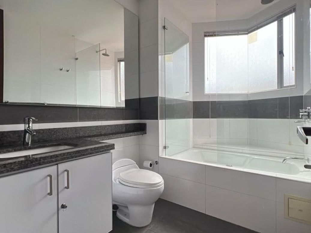 Apartamento de 2 alcobas en venta en San Patricio, Bogotá, 204 m² · foto 12 de 15