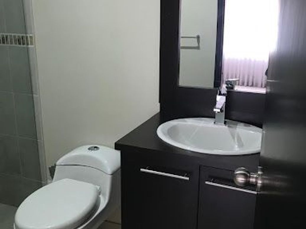 Casa de 8 alcobas en venta en Molinos Norte, Bogotá, 552 m² · foto 9 de 20