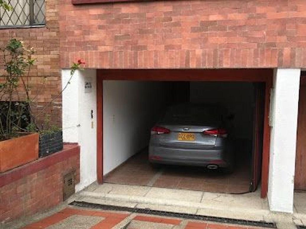 Casa de 8 alcobas en venta en Molinos Norte, Bogotá, 552 m² · foto 2 de 20