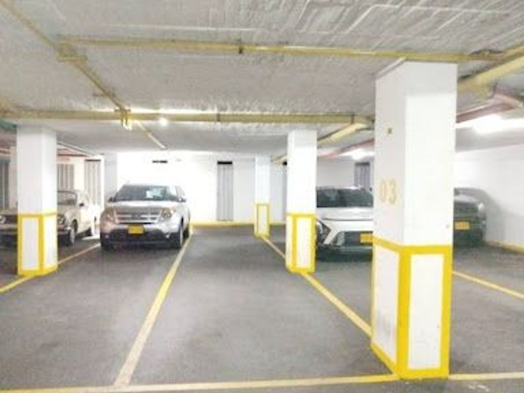 Apartamento de 4 alcobas en venta en La Calleja, Bogotá, 218 m² · foto 2 de 20