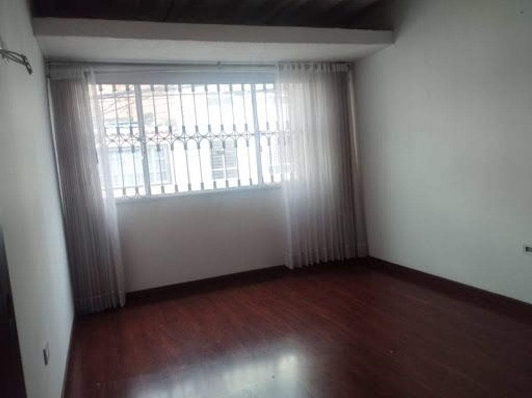 Casa de 10 alcobas en venta en San Rafael, Bogotá, 294 m² · foto 10 de 14