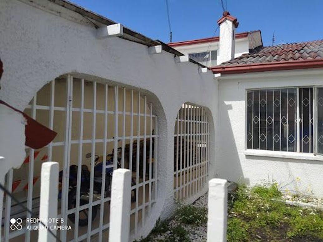 Casa de 5 alcobas en venta en Villa Magdala, Bogotá, 276 m² · foto 2 de 20