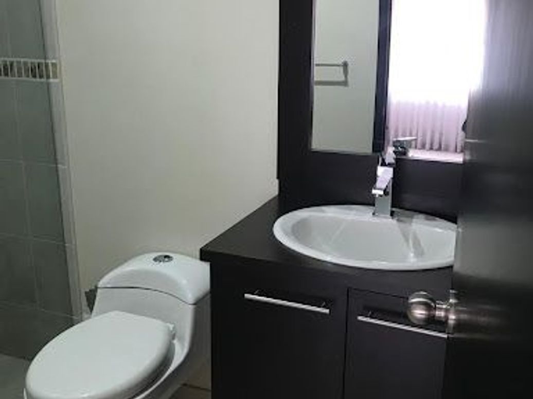 Casa de 4 alcobas en venta en Molinos Norte, Bogotá, 226 m² · foto 9 de 12