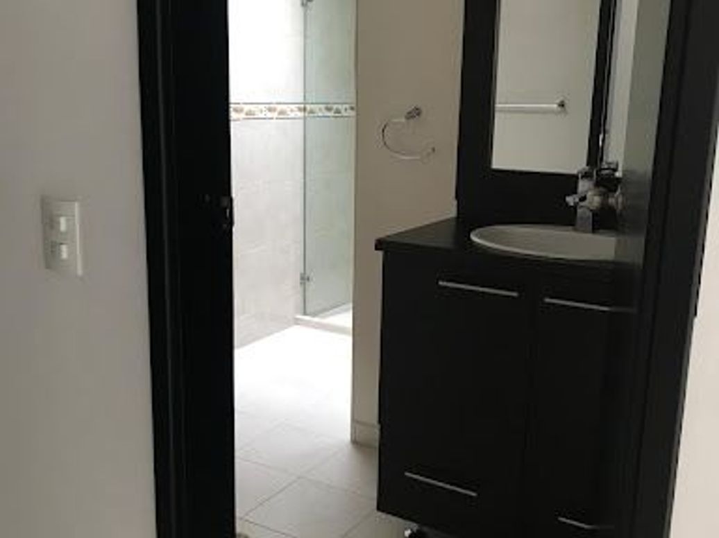Casa de 4 alcobas en venta en Molinos Norte, Bogotá, 226 m² · foto 7 de 12