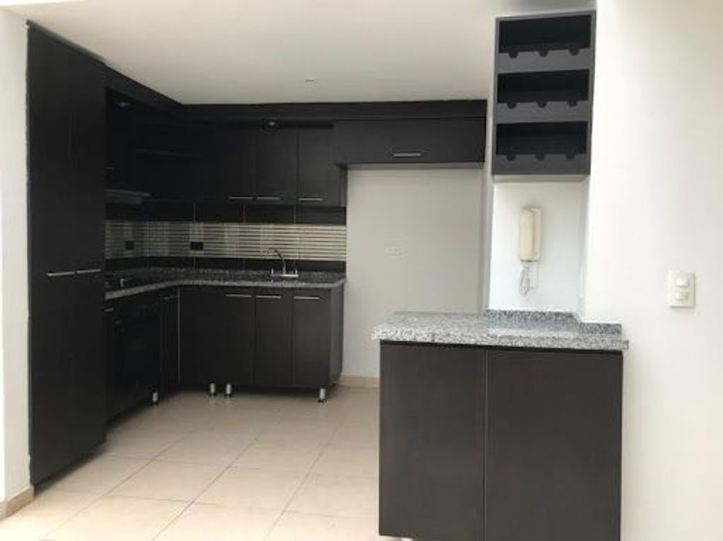 Casa de 4 alcobas en venta en Molinos Norte, Bogotá, 226 m² · foto 2 de 12