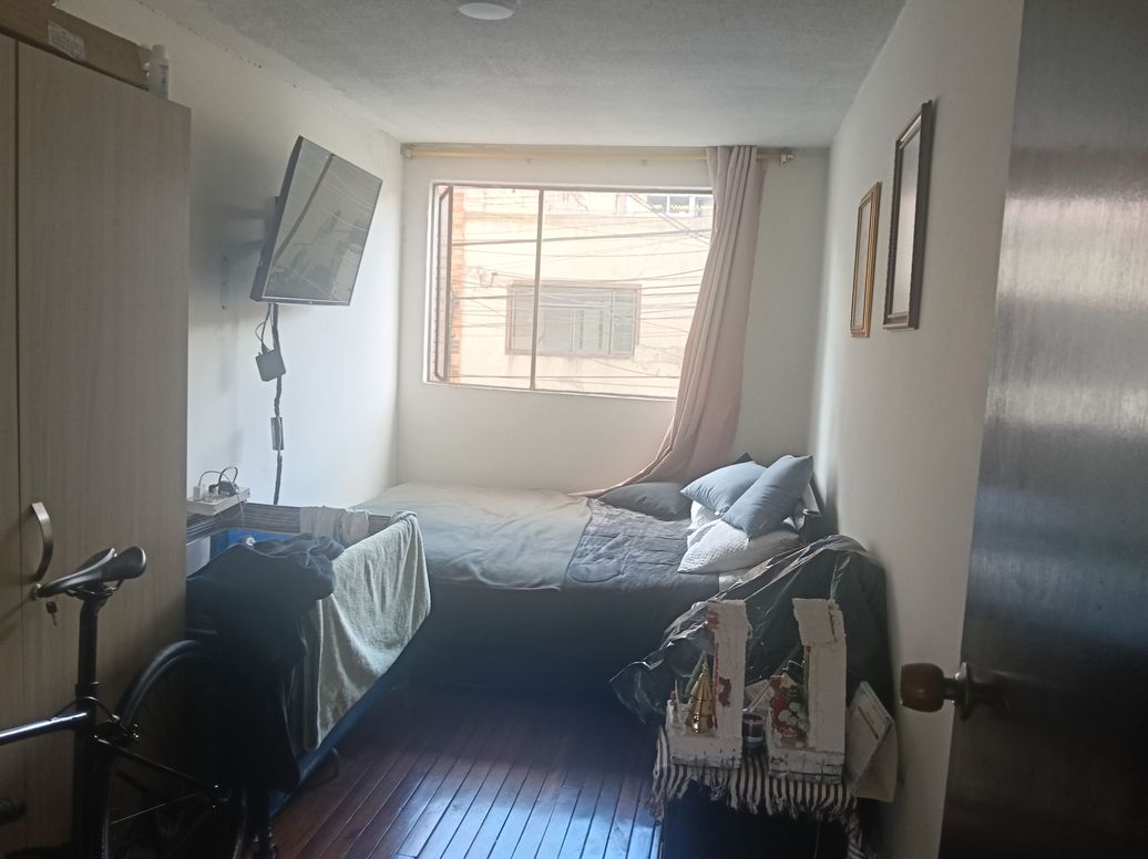 Casa de 5 alcobas en venta en La Cabaña, Bogotá, 250 m² · foto 11 de 12