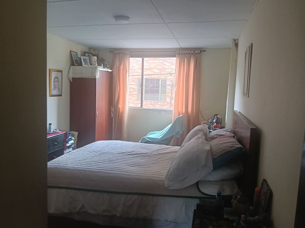 Casa de 5 alcobas en venta en La Cabaña, Bogotá, 250 m² · foto 9 de 12