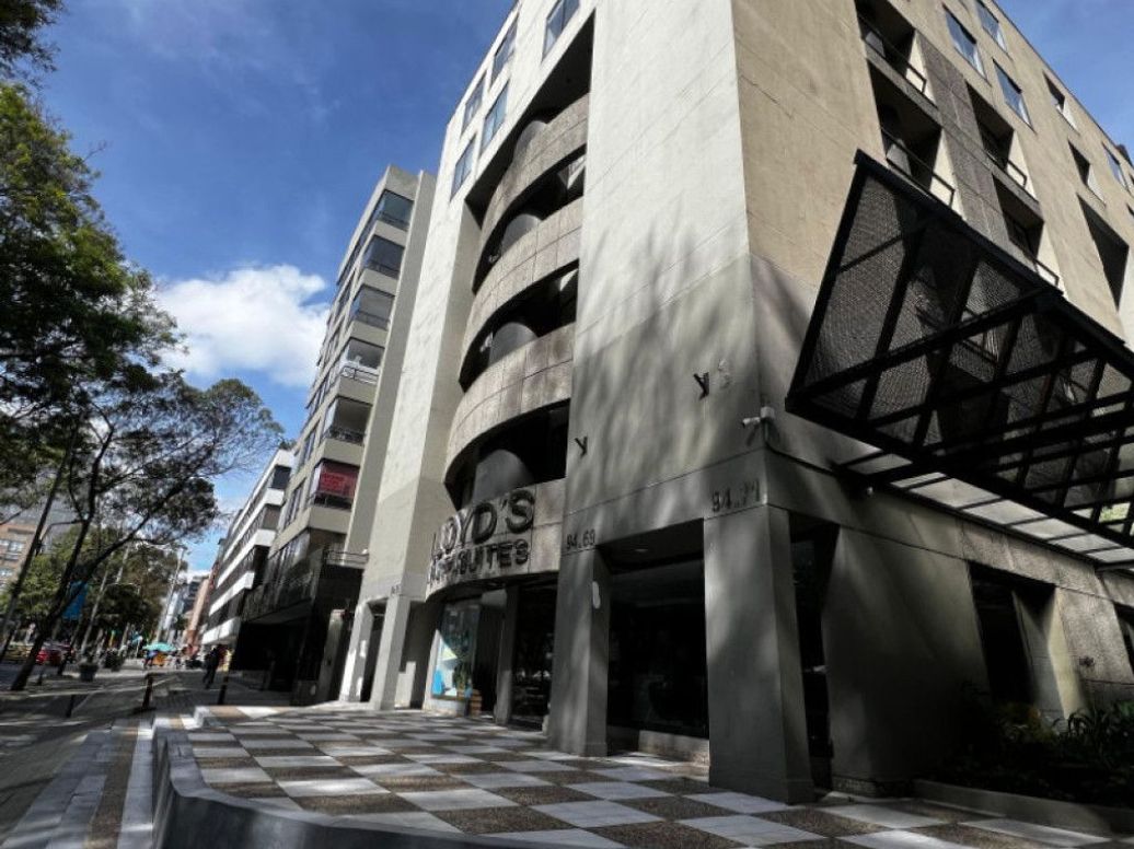 Apartaestudio en venta en Chicó Norte, Bogotá, 41 m² · foto 2 de 19
