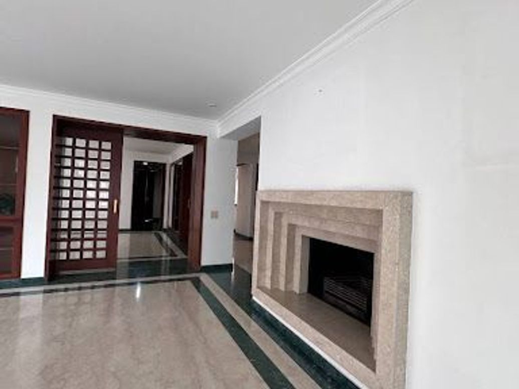 Apartamento de 4 alcobas en venta en Chicó Navarra, Bogotá, 285 m² · foto 2 de 12