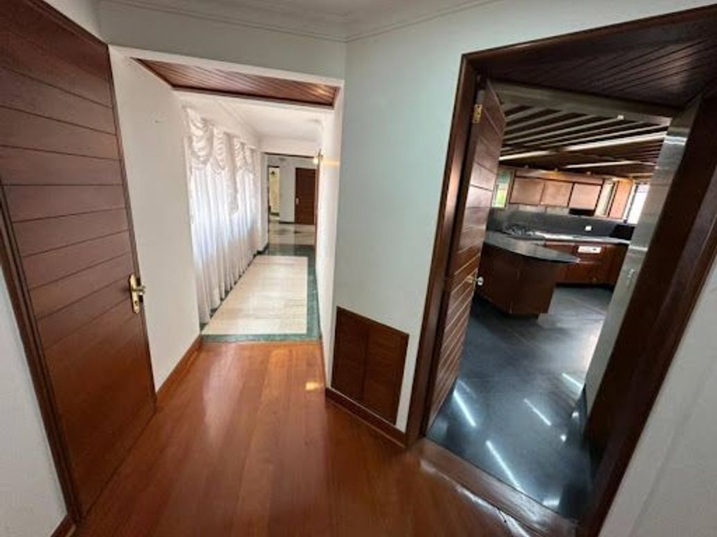 Apartamento de 4 alcobas en venta en Chicó Navarra, Bogotá, 285 m² · foto 3 de 12