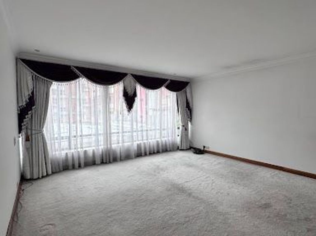 Apartamento de 4 alcobas en venta en Chicó Navarra, Bogotá, 285 m² · foto 8 de 12
