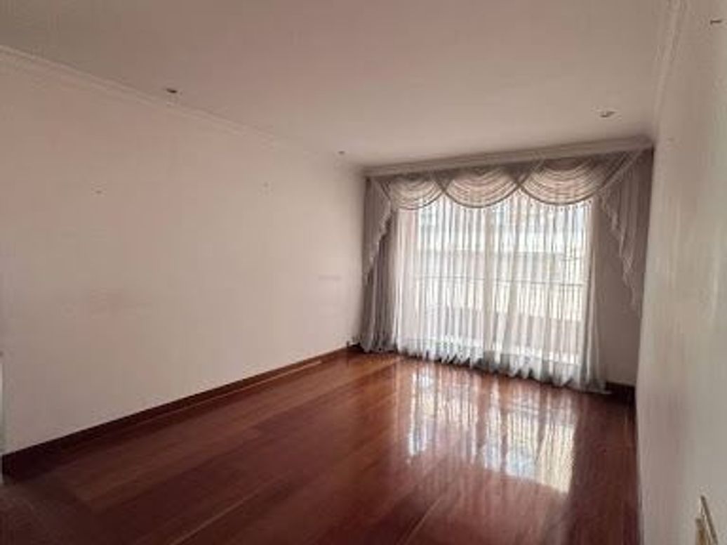 Apartamento de 4 alcobas en venta en Chicó Navarra, Bogotá, 285 m² · foto 7 de 12