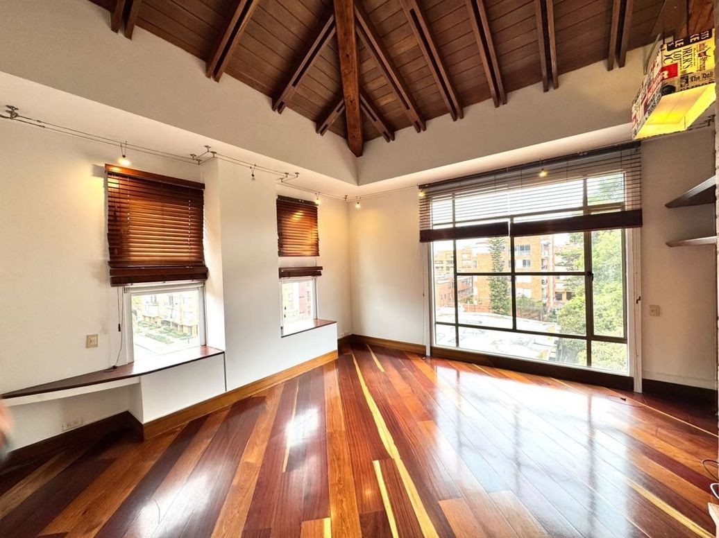 Apartamento de 4 alcobas en venta en Chicó Navarra, Bogotá, 206 m² · foto 3 de 20