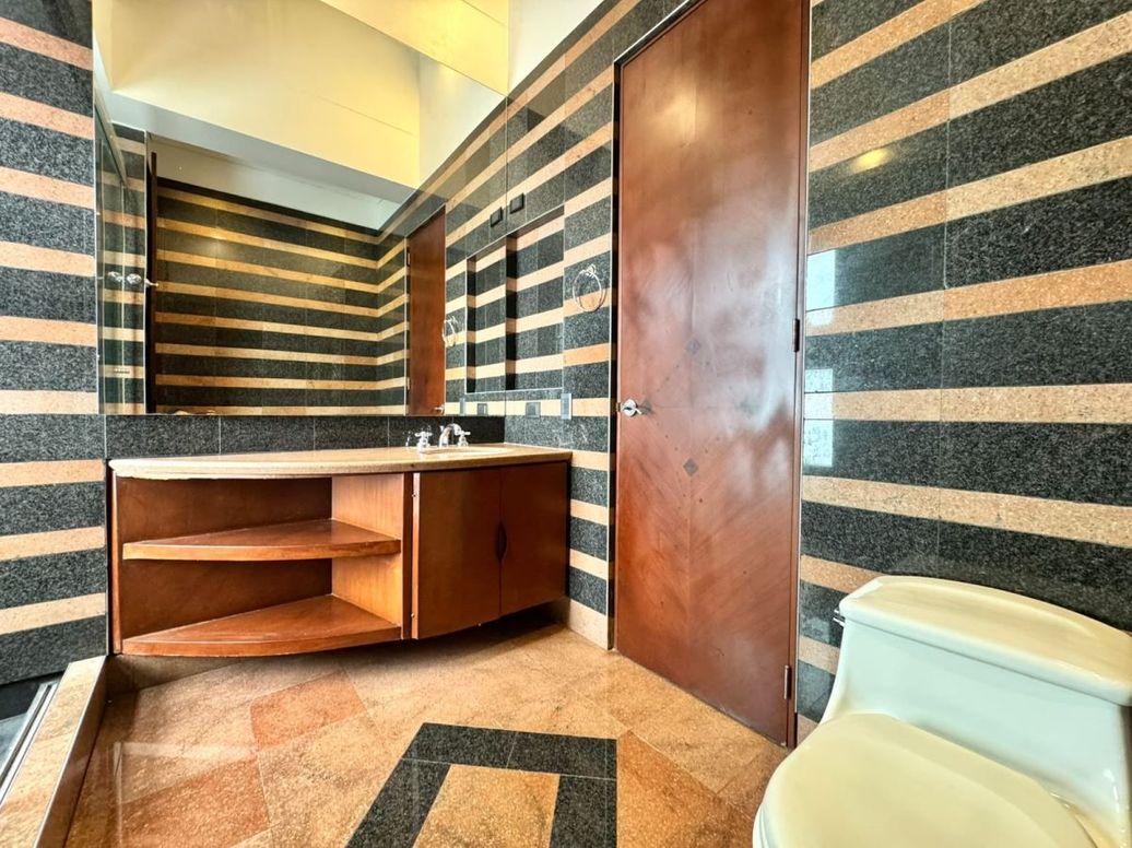 Apartamento de 4 alcobas en venta en Chicó Navarra, Bogotá, 206 m² · foto 16 de 20