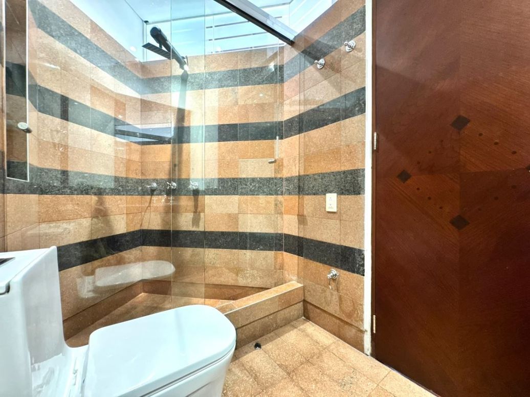 Apartamento de 4 alcobas en venta en Chicó Navarra, Bogotá, 206 m² · foto 18 de 20
