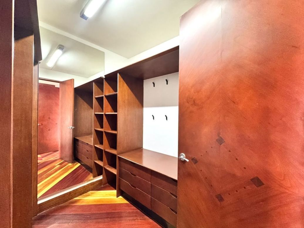 Apartamento de 4 alcobas en venta en Chicó Navarra, Bogotá, 206 m² · foto 10 de 20