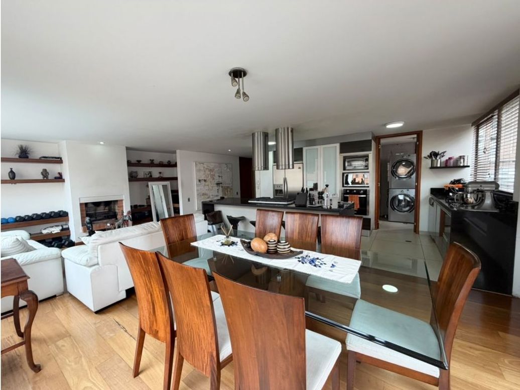 Apartamento de 3 alcobas en venta en Los Rosales, Bogotá, 142 m² · foto 5 de 17